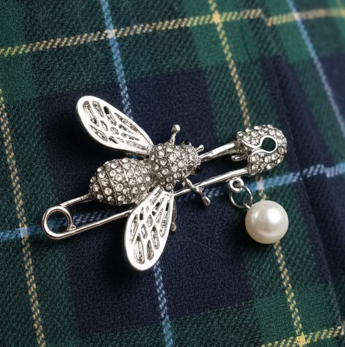 Pin silver bee with crystal about 2inch wide